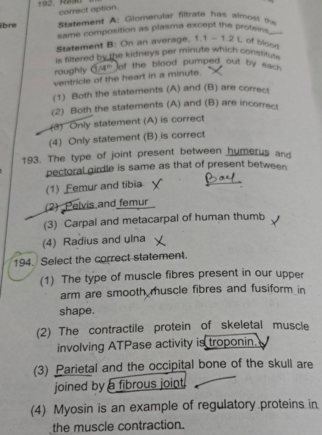 The type of joint present between humerus and pectoral girdle is same as